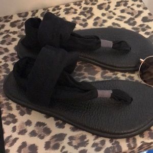Sanuk Shoes - Very cute SANUK sandals in size 7 Sanuk Shoes - Very cute SANUK sandals in size 7